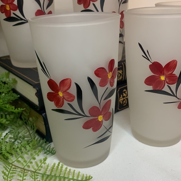 Set of 6 vintage frosted black, red & yellow floral drinking glasses / tumblers - Picture 5 of 9